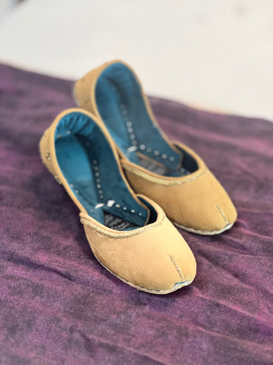 Saadgi - Beige Valvet