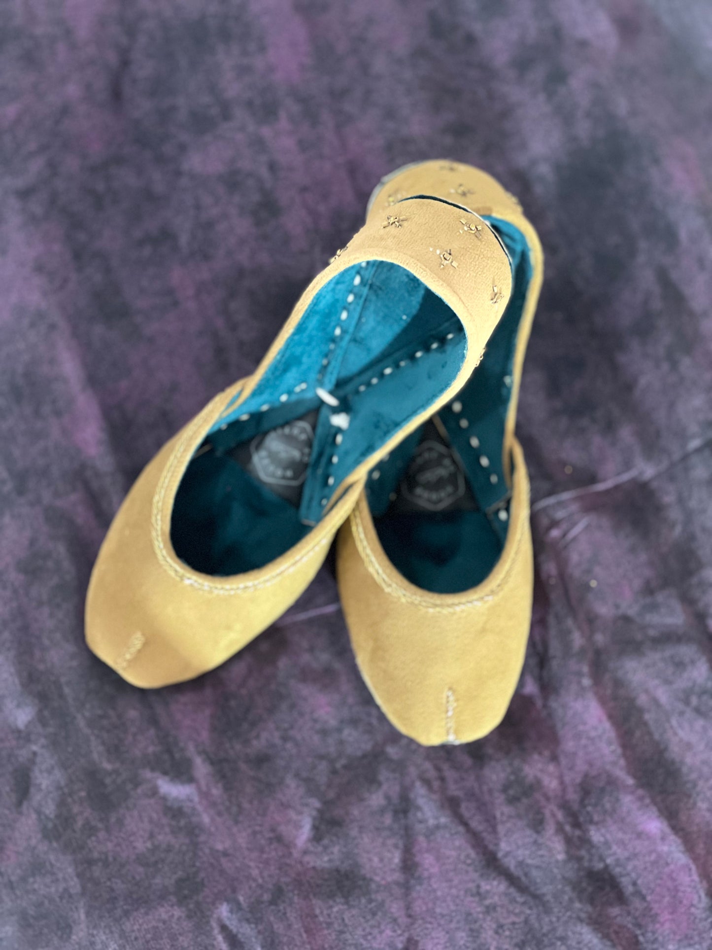 Saadgi - Beige Valvet