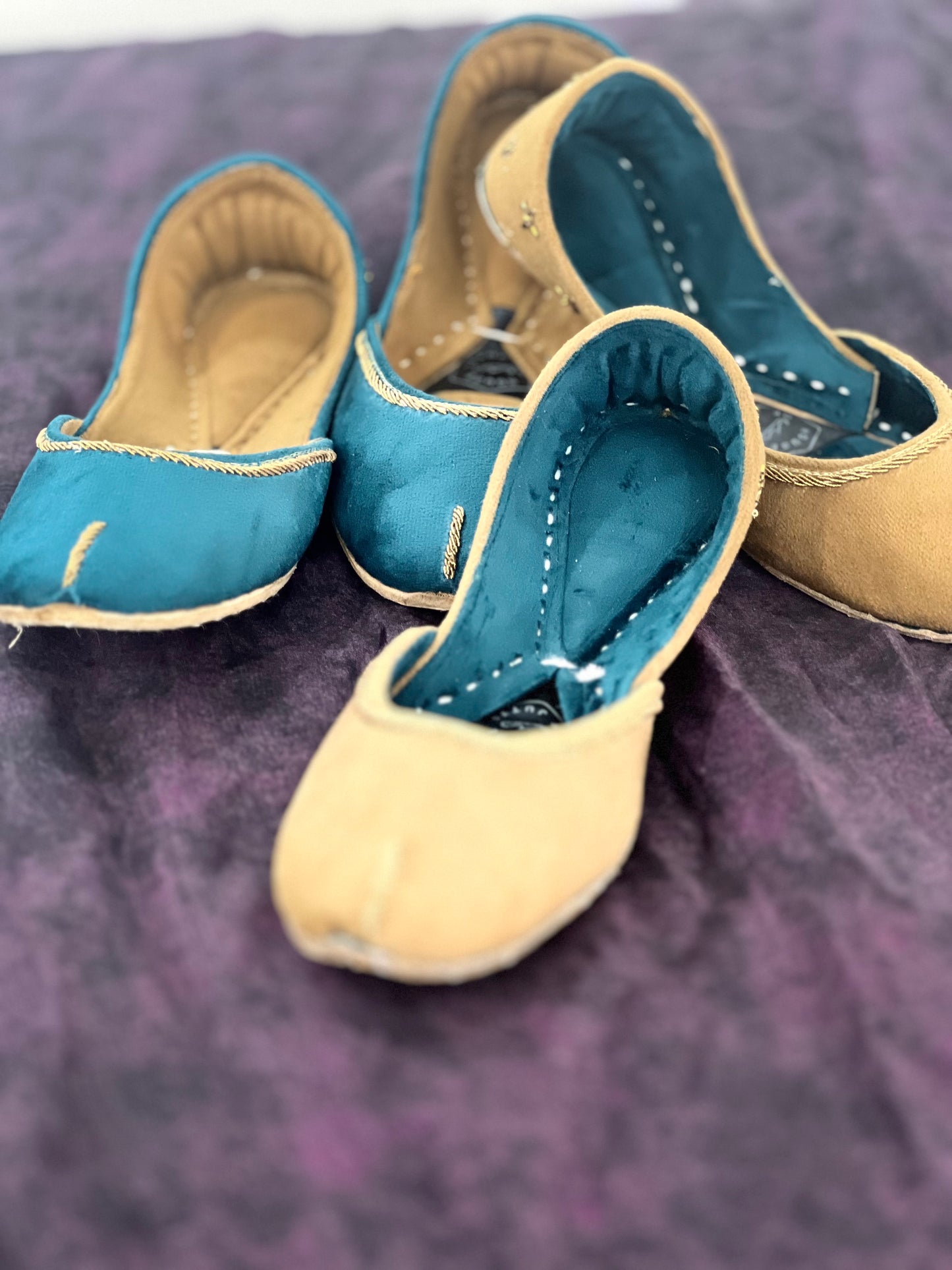 Saadgi - Beige Valvet